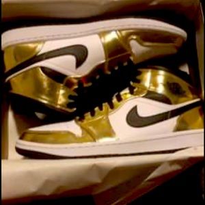 Size 11.5 and 13.  Mid air jordan